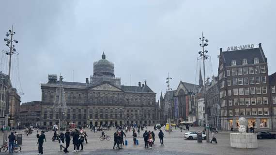 Ajax-Lazio, l'attesa ad Amsterdam. Tifosi in giro per la città: "Che ingiustizia" - GALLERY