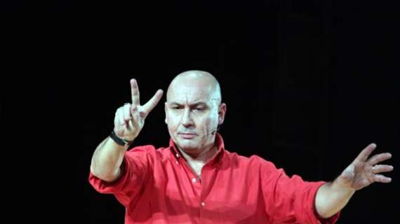 Maurizio Battista sfotte la Lazio: "Quella è gente di campagna..."