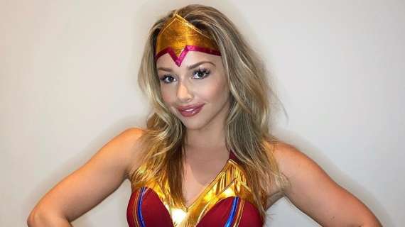 Lazio, l'Halloween della fidanzata di Hoedt: Emma come Wonder Woman - FT
