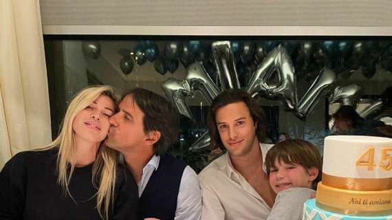 Lazio, compleanno in famiglia per Inzaghi: il bacio a Gaia e l'amore dei figli - FOTO