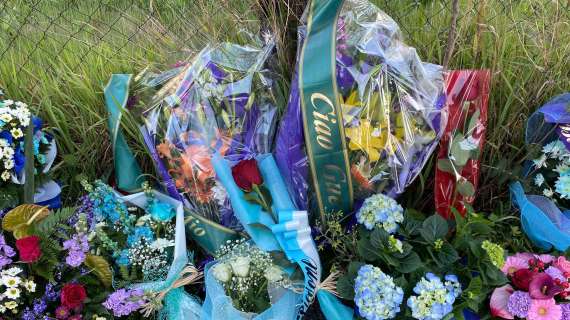 Morte Guerini, la Togliatti il giorno dopo: una distesa di fiori biancocelesti - FOTO