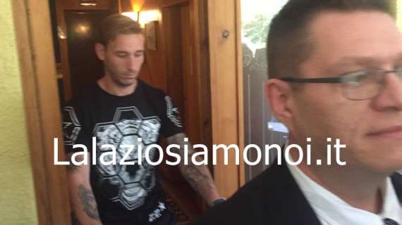 Biglia sbarca a Milano tra l'entusiasmo dei tifosi rossoneri: "Sono felice e soddisfatto!"