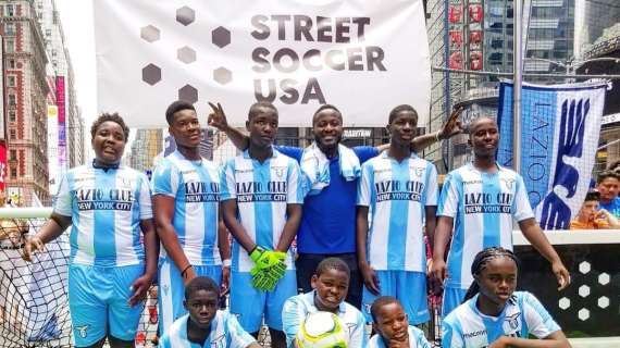 Street Soccer USA, a Times Square con le magliette della Lazio per aiutare i ragazzi svantaggiati