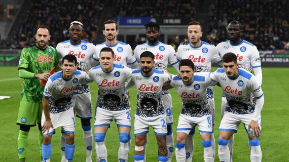 Napoli, un calciatore positivo al Covid: "Ora in Spagna, è vaccinato"