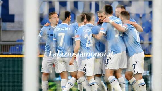 Lazio, squadra e staff in partenza alla volta di Genova - VIDEO 