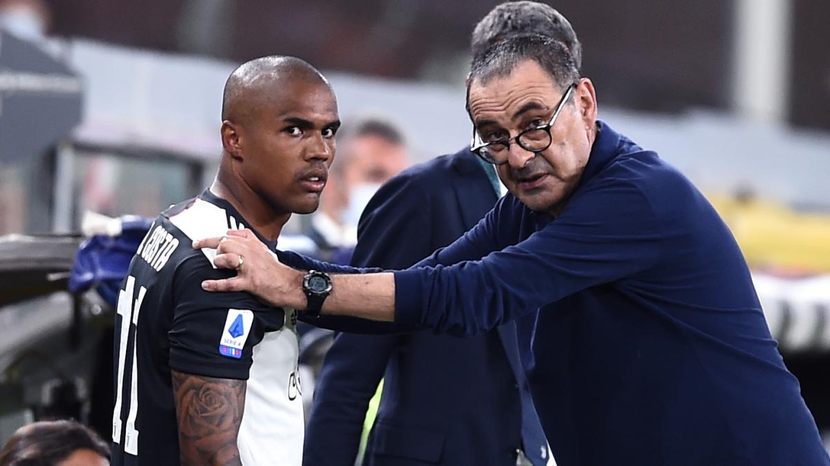 Douglas Costa su Sarri alla Juve: "È bravissimo. L'ho apprezzato per..."