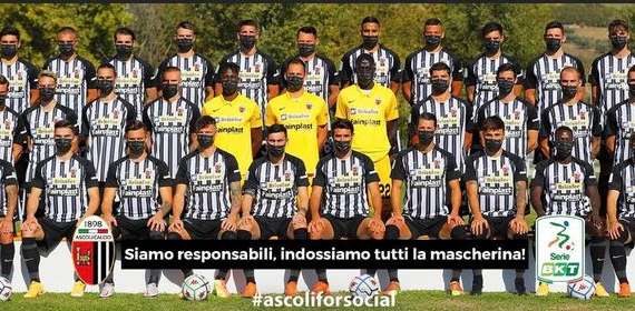 Serie B, Ascoli per il sociale: foto ufficiale di squadra con le mascherine - FT