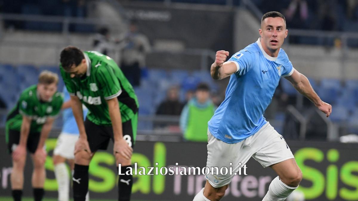 Lazio - Sassuolo, Marusic regala la vittoria nel finale: il club lo celebra - VIDEO