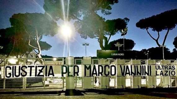 Lazio, lo striscione dei tifosi: "Giustizia per Vannini". E la famiglia ringrazia