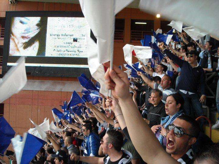 PHOTOGALLERY - Trasferta di Genova, i tifosi biancocelesti danno spettacolo...