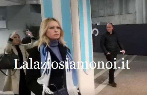 La tensione di Anna Falchi prima dell'Inter: "Posso dire solo 'Forza Lazio!'" - VD