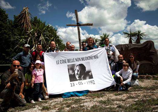 La S.S. Lazio Paracadutismo e l'Associazione Volontari Capitano Ultimo in onore di GIOVANNI FALCONE