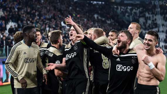 Ajax, Farioli acclamato dopo la vittoria nel De Klassieker: il messaggio ai tifosi