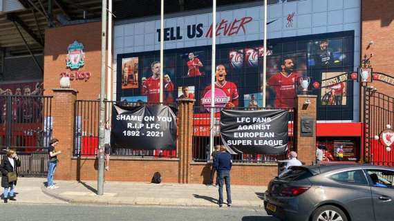 Superlega, i tifosi del Liverpool boicottano il club: gli striscioni appesi fuori Anfield - FT