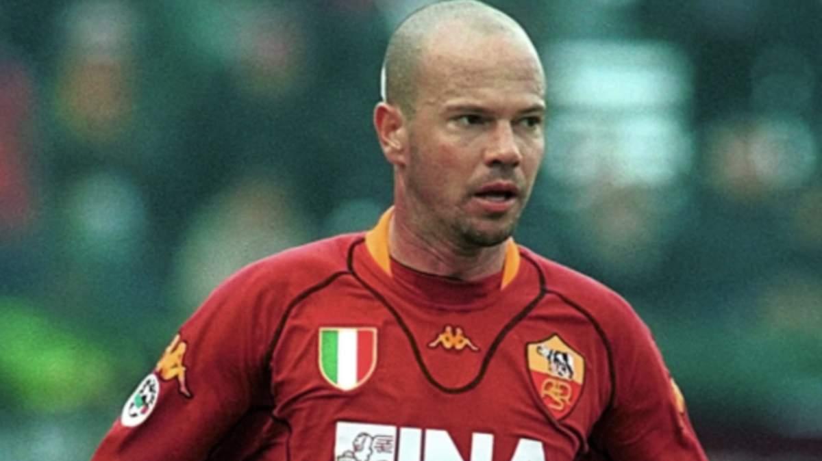 Roma, Zago torna sullo sputo a Simeone nel derby: il ricordo