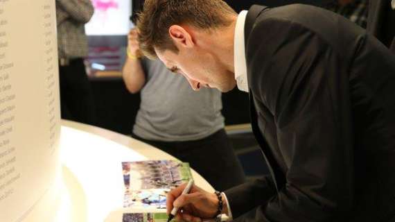 Klose firma il Muro dei Campioni: "Ancora non mi rendo conto di essere nella storia del calcio!"