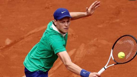 Sinner ko al Roland Garros ma il suo patrimonio continua a crescere: le cifre