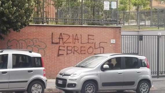 Lazio, scritta antisemita contro i tifosi: anche stavolta vince il silenzio - FOTO