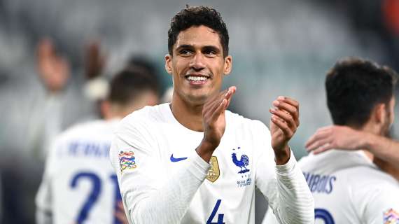 Como, tegola Varane: subito un mese di stop. Contro la Juve...