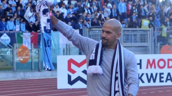 Lazio, festeggia anche Veron per la vittoria nel derby: l'esultanza - FOTO