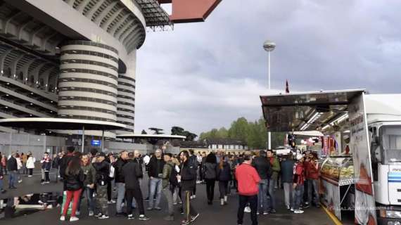 Milan-Lazio, i tifosi biancocelesti entrano a San Siro - FOTO&VIDEO