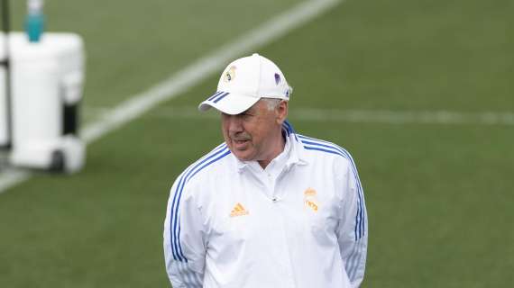 Ancelotti, la Champions e la Conference League: il meme che spopola sui social - FOTO