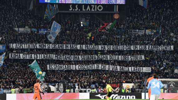 Lazio, duro striscione della Nord: "Meritiamo una squadra degna..." - FOTO