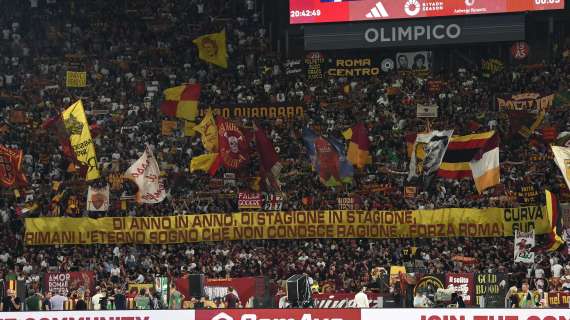 Roma, la Curva Sud contro i giocatori: fischi assordanti all'Olimpico