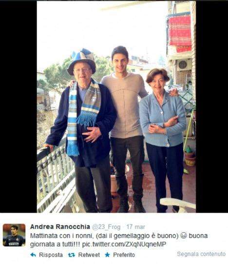 Ranocchia con i nonni di fede laziale: "Dai il gemellaggio è buono" - FOTO
