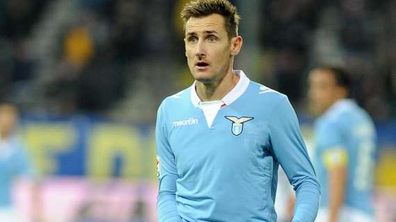 Klose: "Fiero di giocare nella Lazio, voglio restare anche il prossimo anno". Tare: "Non se ne andrà"