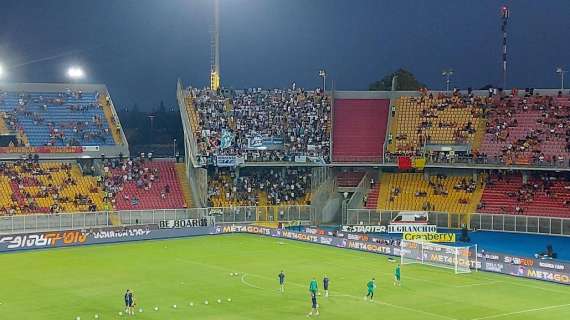 Lecce - Lazio, si riparte. I tifosi rispondono presente: la carica del settore ospiti