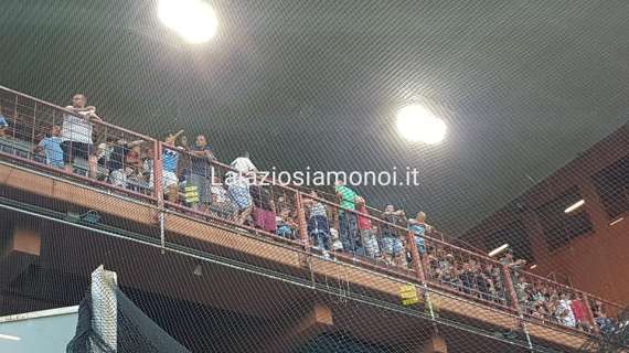Lazio, riparte il calore dei tifosi in trasferta: a Genova in 700 - FOTO