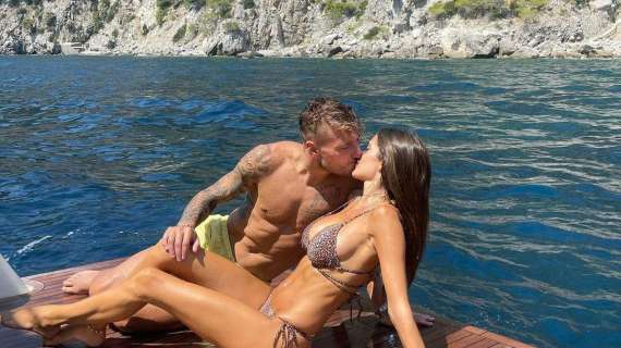 Lazio, Ferragosto "in love" per Immobile e la moglie: relax per la coppia a Positano - FOTO