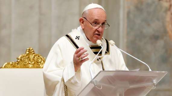 Fase 2, il Papa sostiene la linea Conte e si dissocia dalla Cei: "Serve prudenza"