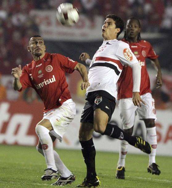 Hernanes durante la gara di stanotte giocata a Porto Alegre