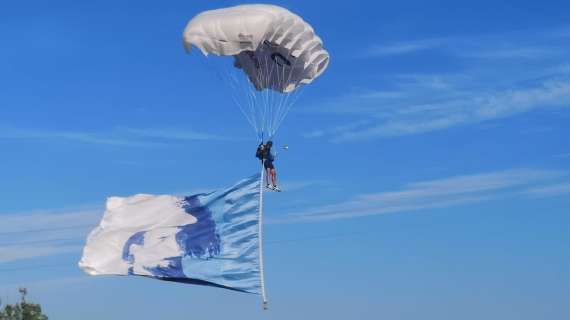Lazio, il volo di Lino Della Corte sull'Olimpico per il nuovo spot - VIDEO