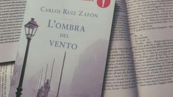 Letteratura / Morto a 55 anni Carlos Ruiz Zafón, autore de "L'ombra del vento"