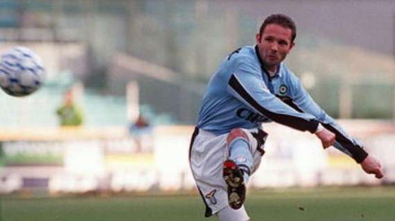 Lazio - Feyenoord e l'eterna sfida tra Miha e van Hooijdonk, geni delle punizioni