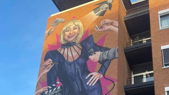 "Dietro la Tv": il nuovo murale per Raffaella Carrà al Centro Rai - FOTO