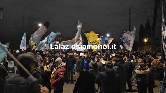 Lazio, lo striscione della Nord: "125 anni d'amore..." - VIDEO