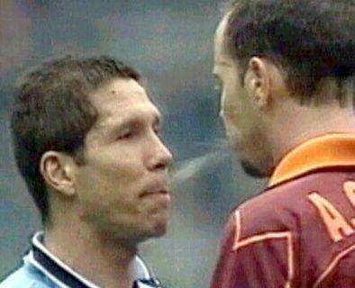 Simeone, ricordi lo sputo di Zago? L'ex Roma: "Tra noi nessun problema, prima le liti finivano in campo"