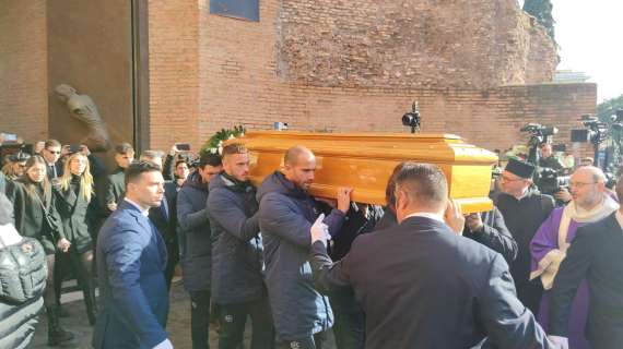 Funerali Mihajlovic, da Mancini a Stankovic: chi ha portato in spalla il feretro