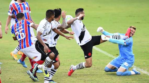 Roma, entrata killer dell'ex Castan sul portiere Douglas - FOTO