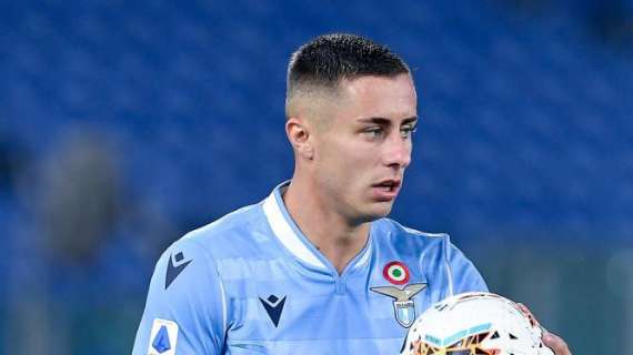 Lazio, Marusic è pronto al rientro: a fine gara si allena sul prato dell'Olimpico - VIDEO