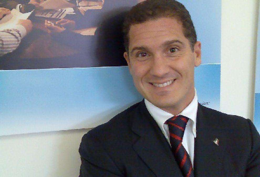 Esulta in tribuna con la sciarpa della Lazio, ma è l'ex consulente di DiBenedetto... - FOTO