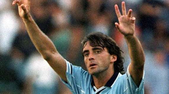 Dal tacco a Buffon al pallonetto nel derby: tanti auguri Roberto Mancini