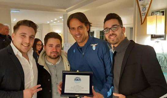 Lazio, il club 'Campania biancoceleste' consegna una targa a Inzaghi: "Grazie per questi 20 anni" - FOTO