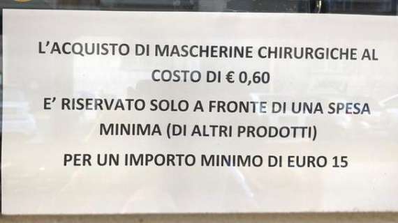 Coronavirus / Roma, farmacia vendeva mascherina a 0,60 cent solo dietro spesa di 15 euro: il blitz
