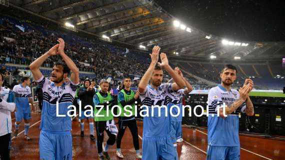 Lazio, premio a Milinkovic e sfilata con la Coppa Italia: le foto della festa