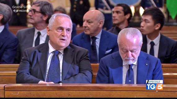 Funerali Berlusconi, Lotito presente al Duomo: siede accanto a De Laurentiis
